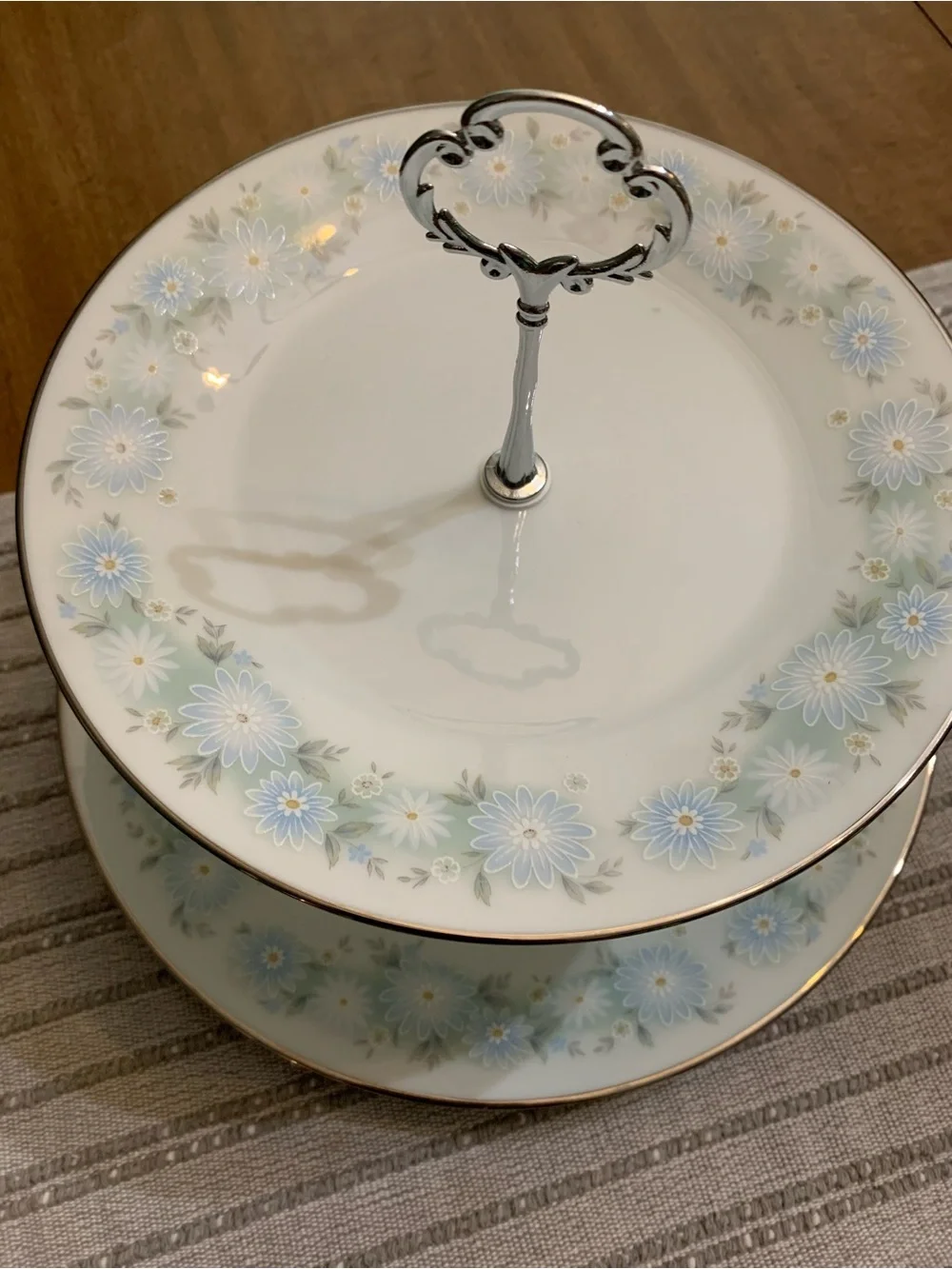 Two-Tier Porcelain Serving Stand in White with Blue Floral Band